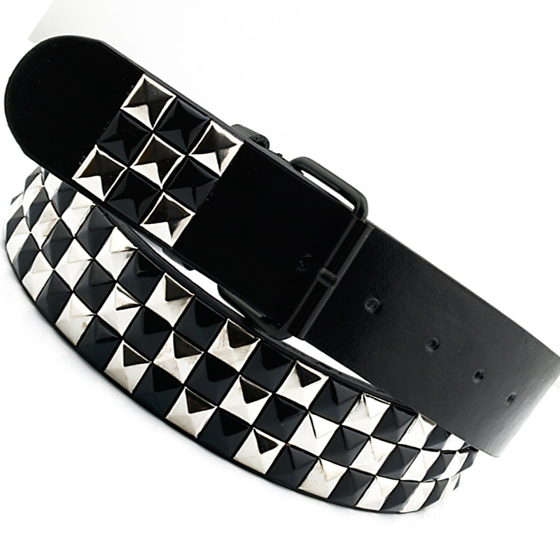 Nietengürtel mit Pyramidennieten black silver
